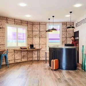 Otel Ibis Styles Rooftop &, Hyères